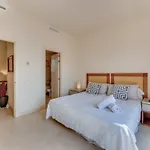 Penthouse In Marbella, Beachfront Lägenhet *