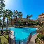 Penthouse In Marbella, Beachfront Lägenhet *