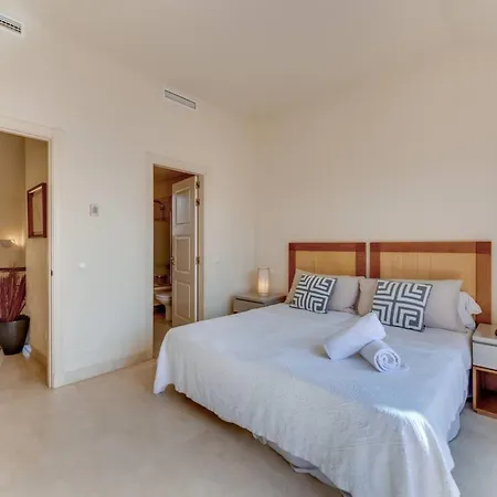 Penthouse In Marbella, Beachfront Lejlighed *