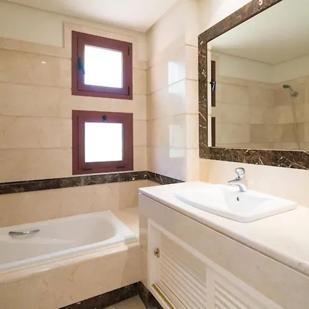 Lejlighed Penthouse In Marbella, Beachfront